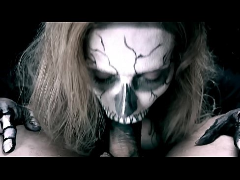 ❤️ Demon famke sûgje hoanne mei har swarte mûle en slikken cum. ❤❌ Porno vk by porno fy.filmexxx18.ru ❌️